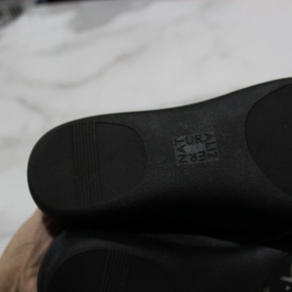 Naturalizer Flexy Black Leather Flats sz 7.5 - Picture 5 of 9